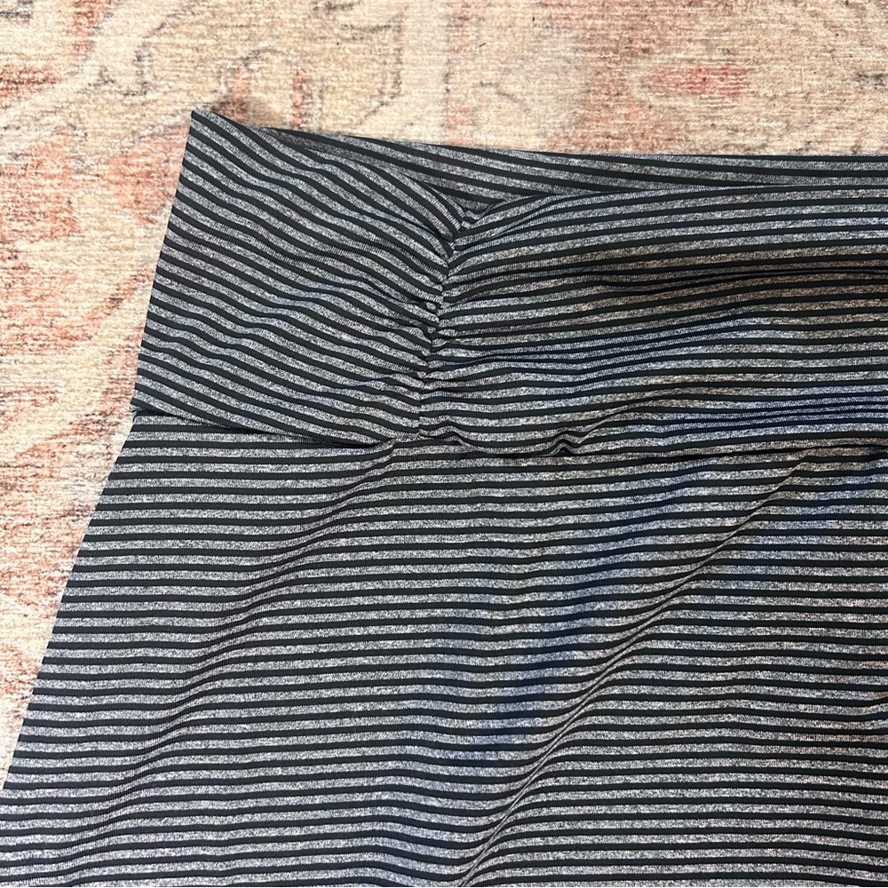 Tranquility Skirt Womans L Dark Gray Small Stripes Shirt - Picture 4 of 8